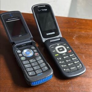 Two flip phones without chargers.